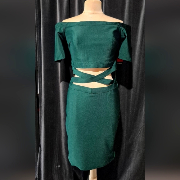 Elegant Green Off-Shoulder Dress with Cut-Out Design Bandage Dress - Picture 1 of 5
